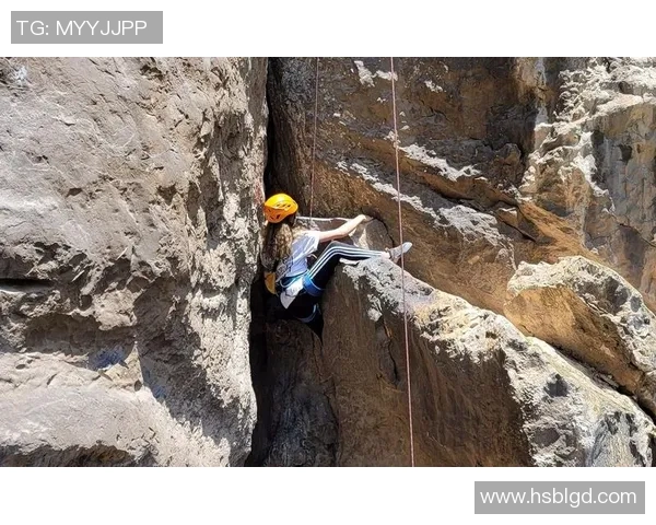 重庆攀岩队团队协作探秘：如何在高空中实现完美配合与信任