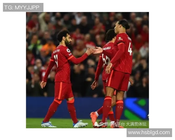 利物浦与曼联再度交锋宿敌对决引发球迷热议与期待