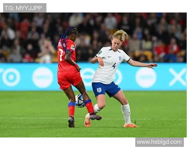 波兰女足与苏格兰女足激战正酣争夺欧洲女足赛场荣耀 波兰女足与苏格兰女足激战正酣争夺欧洲女足赛场荣耀