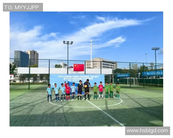 辽宁与深圳的36轮较量展现足球魅力与团队精神的精彩瞬间 辽宁与深圳的36轮较量展现足球魅力与团队精神的精彩瞬间