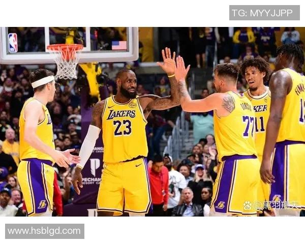 骑士与勇士激战正酣NBA最新战报揭示双方精彩对决的关键时刻与球员表现 骑士与勇士激战正酣NBA最新战报揭示双方精彩对决的关键时刻与球员表现