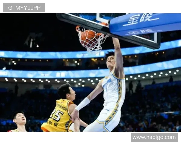 方硕的篮球之路：从青涩少年到职业赛场的拼搏与成长
